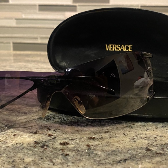 Versace sunglasses - Picture 7 of 8
